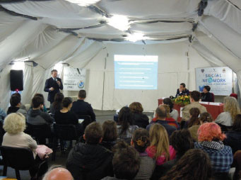 Social Network. Educare al buon senso - Centro Kairos durante la conferenza